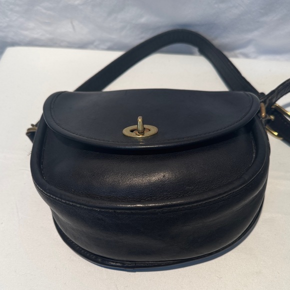 Coach vintage Black Leather Crossbody Bag - Picture 4 of 16